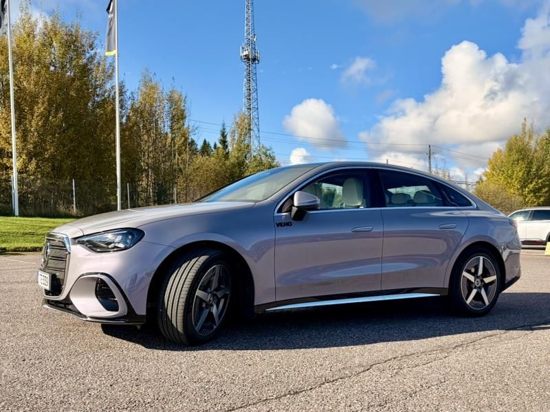 Koeajossa sähköinen pitkän matkan taittaja C-mallin Mercedes-Benz