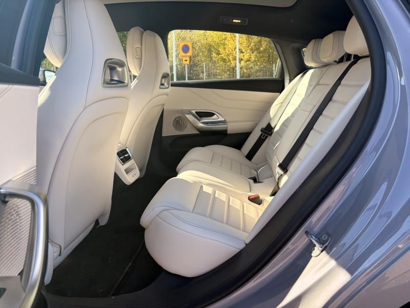 Koeajossa sähköinen pitkän matkan taittaja C-mallin Mercedes-Benz
